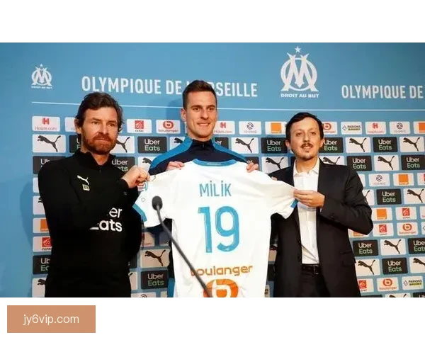 名副其实养老院意媒称AC米兰明夏有意引进莱万当核心计划建队中轴